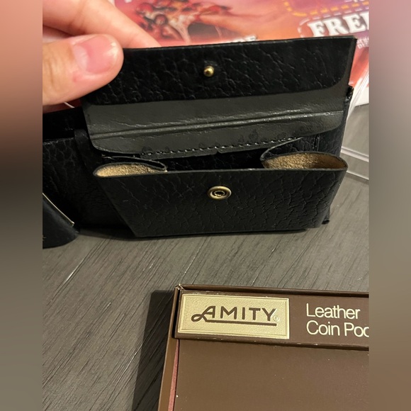 Amity leather coin pocket billfold - Picture 6 of 7